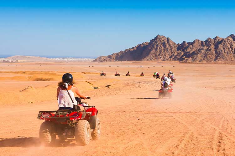 Was kann man in Hurghada machen: Ausflug in die Wüste