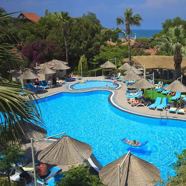 Can Garden Beach, Side